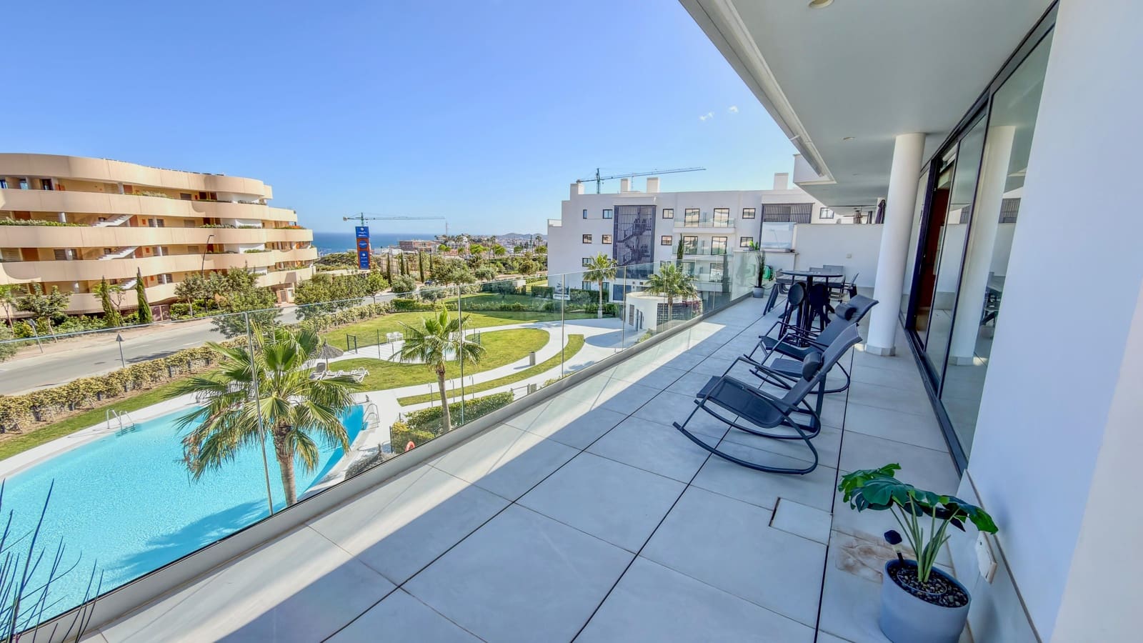 3 bedroom Apartment for rent in Fuengirola with pool garage - € 3,500 (Ref: 9829797)