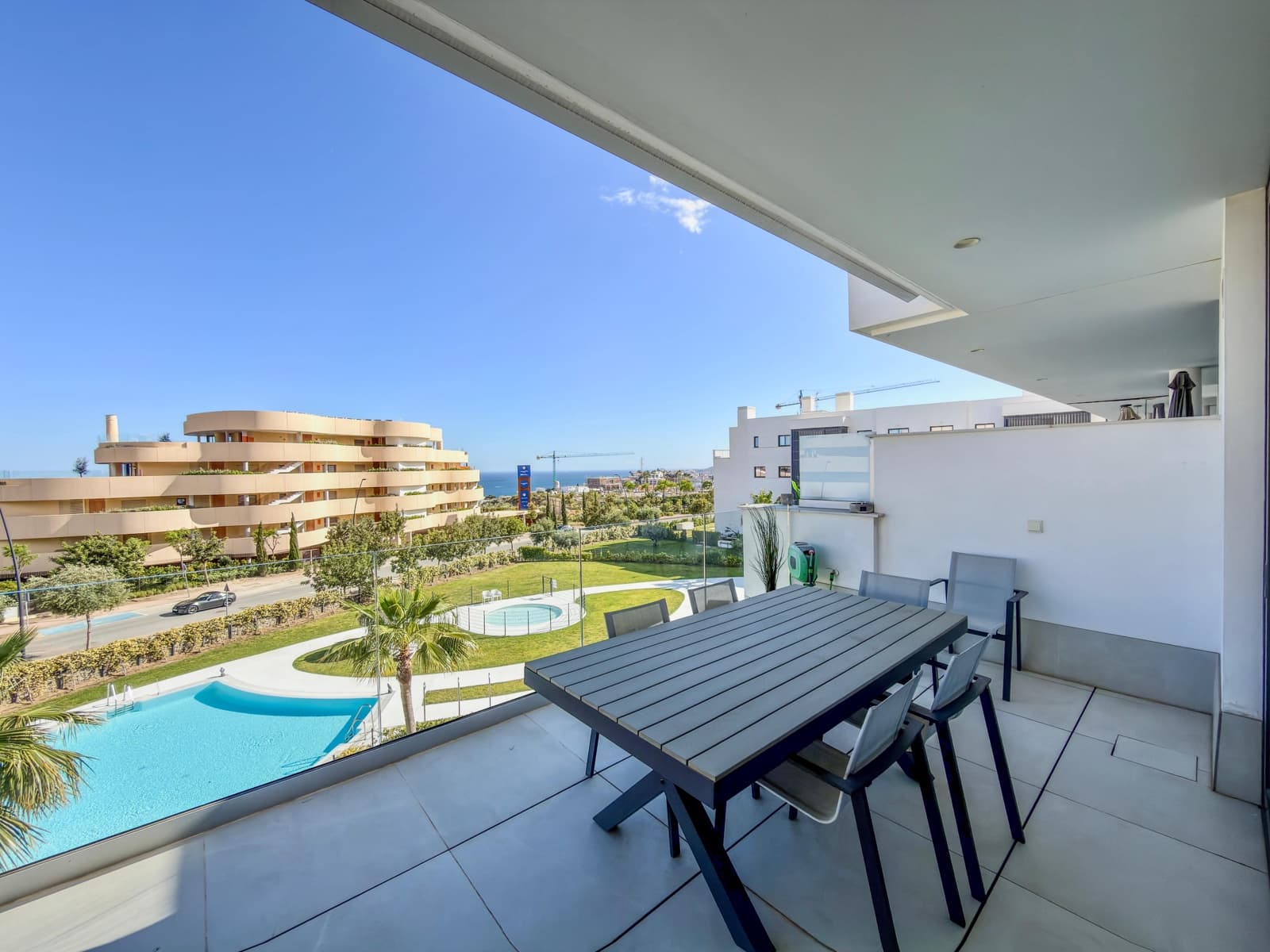 3 bedroom Apartment for rent in Fuengirola with pool garage - € 3,500 (Ref: 9829797)