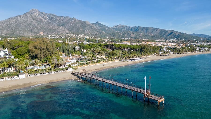 Apartamento de 2 habitaciones en Bahía de Marbella en venta con piscina garaje - 698.000 € (Ref: 9829798)