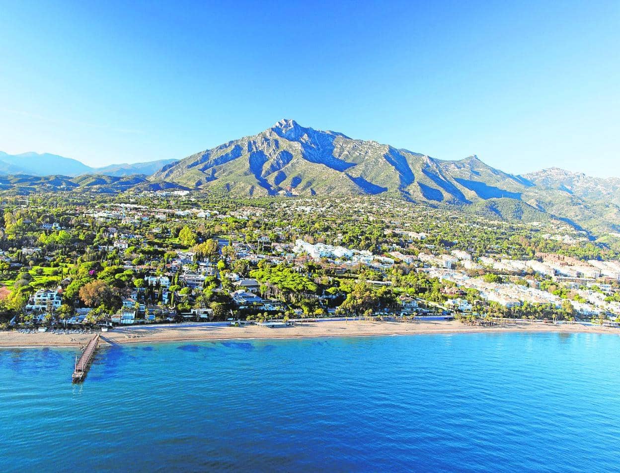 Apartamento de 2 habitaciones en Bahía de Marbella en venta con piscina garaje - 698.000 € (Ref: 9829798)