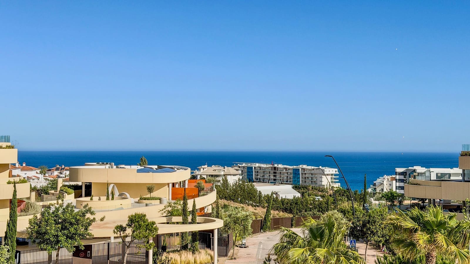 3 soveværelse Lejlighed til salg i Fuengirola med swimmingpool garage - € 799.000 (Ref: 9829799)