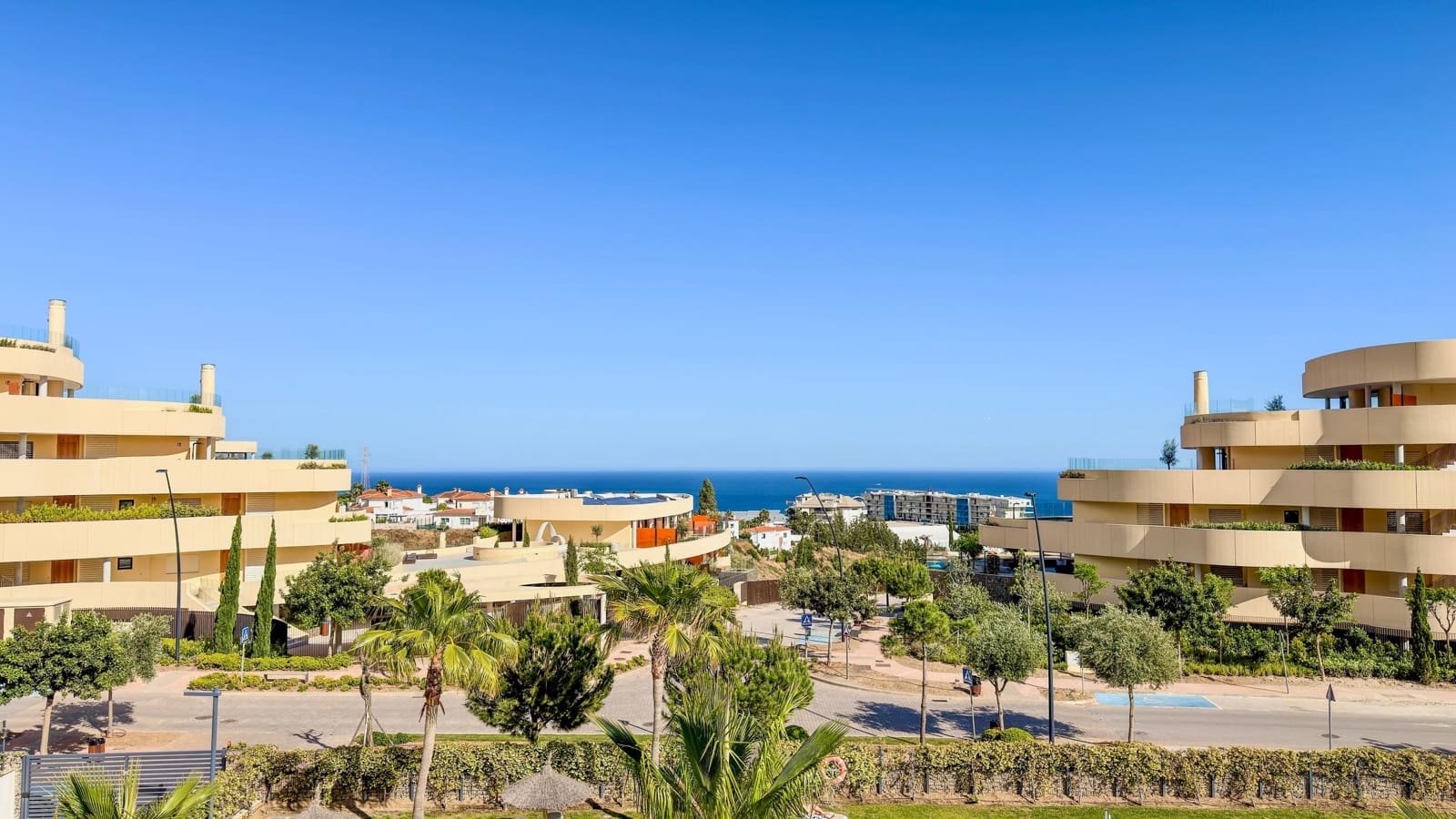 3 soveværelse Lejlighed til salg i Fuengirola med swimmingpool garage - € 799.000 (Ref: 9829799)