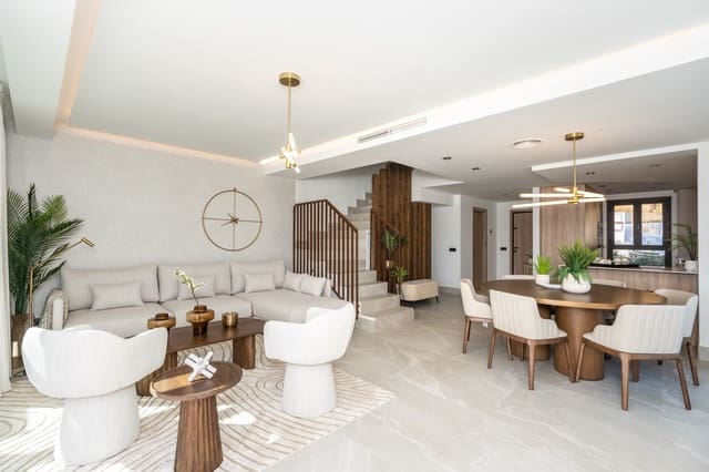 Adosado de 3 habitaciones en La Cala de Mijas, Mijas en venta con piscina garaje - 641.000 € (Ref: 9829804)