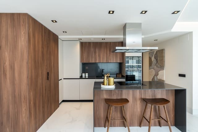 Ático de 4 habitaciones en Nueva Alcántara, Marbella en venta con piscina garaje - 1.490.000 € (Ref: 9829806)