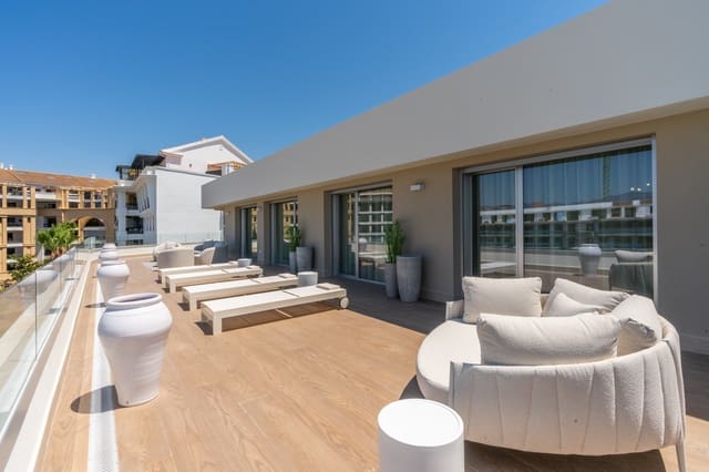 Ático de 4 habitaciones en Nueva Alcántara, Marbella en venta con piscina garaje - 1.490.000 € (Ref: 9829806)