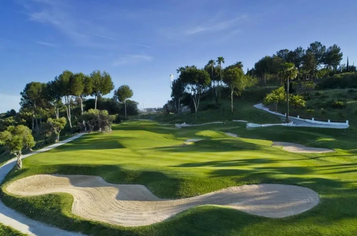 2 bedroom Penthouse for sale in Estepona with pool garage - € 430,000 (Ref: 9829807)