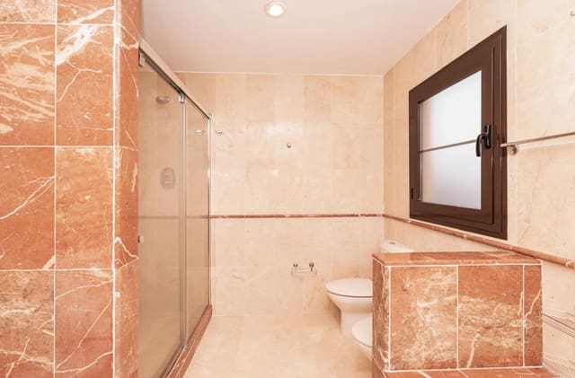 4 chambre Appartement à vendre à Atalaya-Isdabe, Estepona avec piscine garage - 850 000 € (Ref: 9829813)