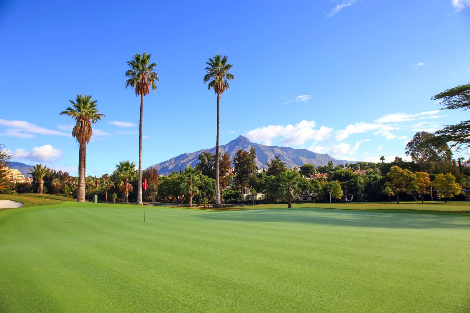 2 soverom Penthouse til salgs i Marbella med svømmebasseng garasje - € 558 000 (Ref: 9829817)