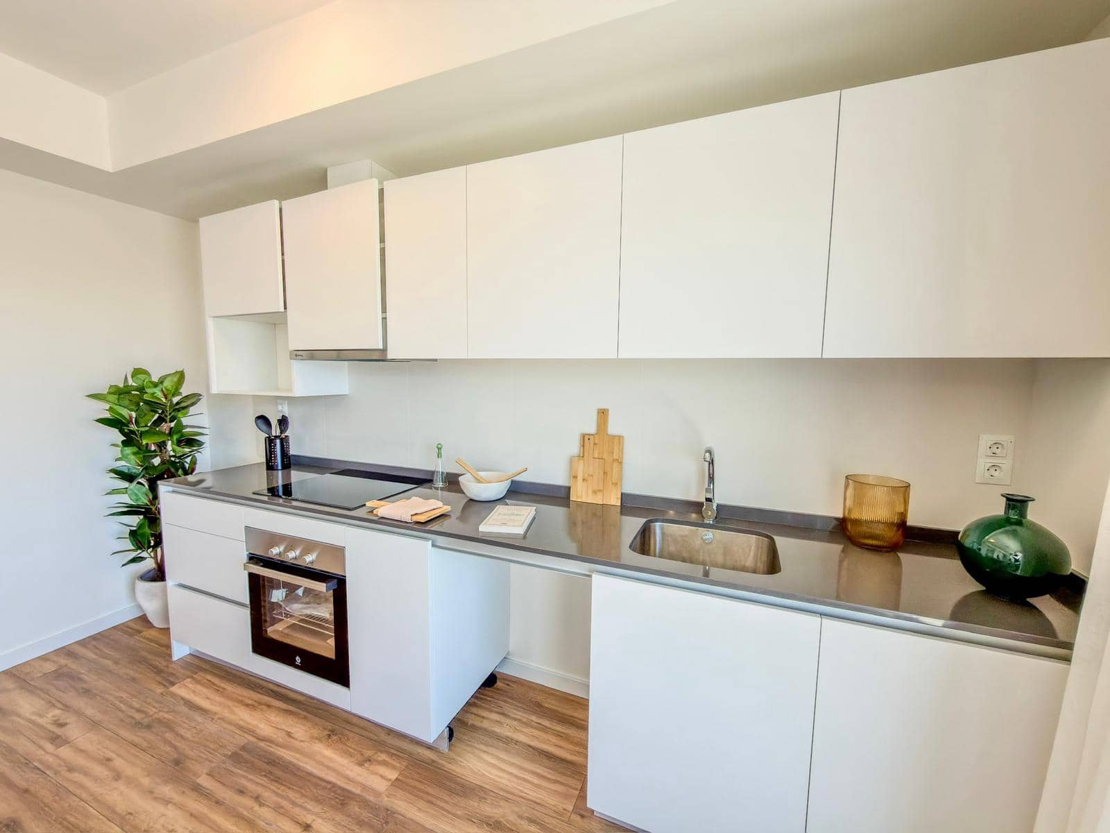 4 bedroom Penthouse for sale in Estepona with pool garage - € 564,000 (Ref: 9829820)