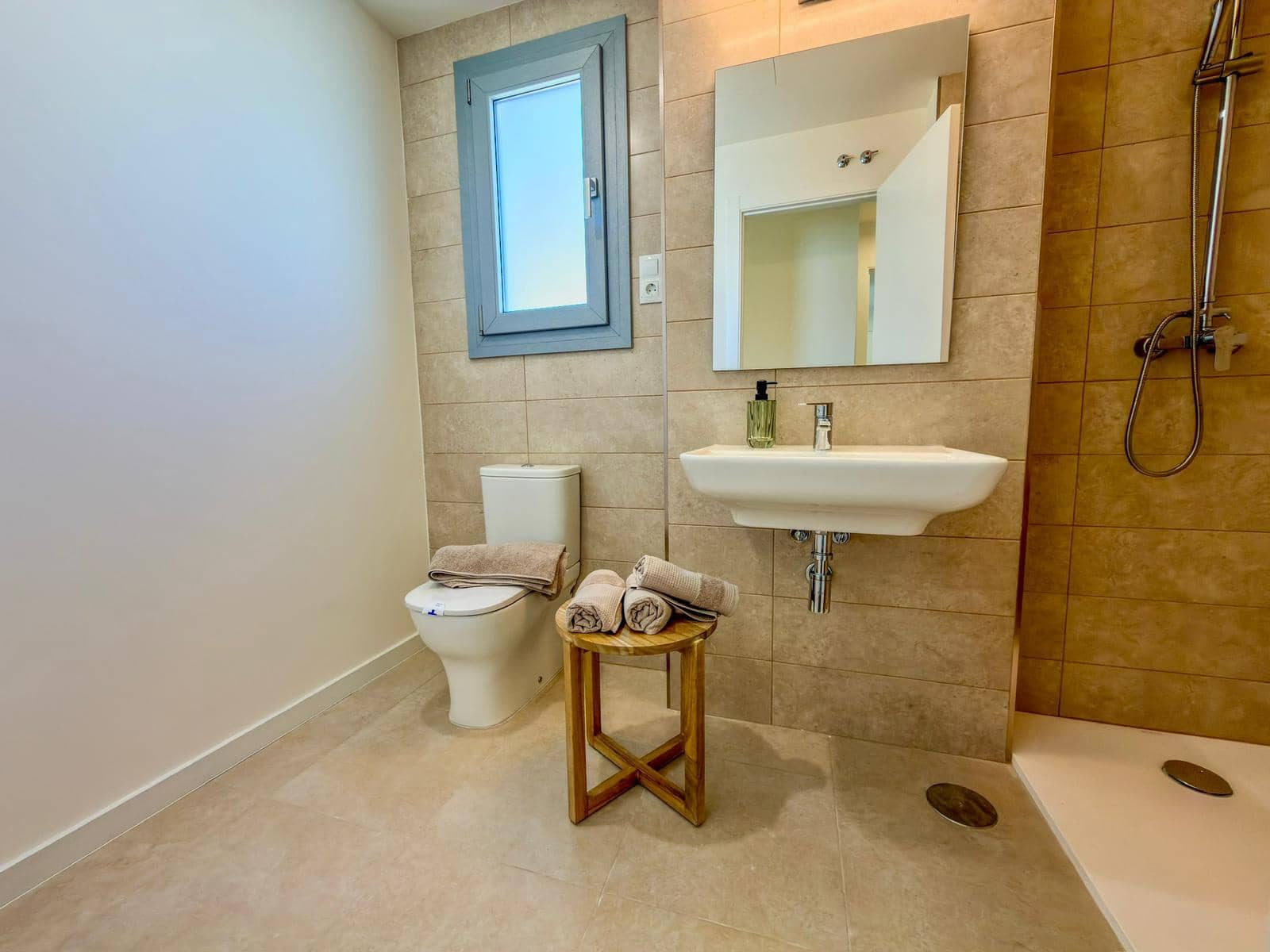 4 bedroom Penthouse for sale in Estepona with pool garage - € 564,000 (Ref: 9829820)