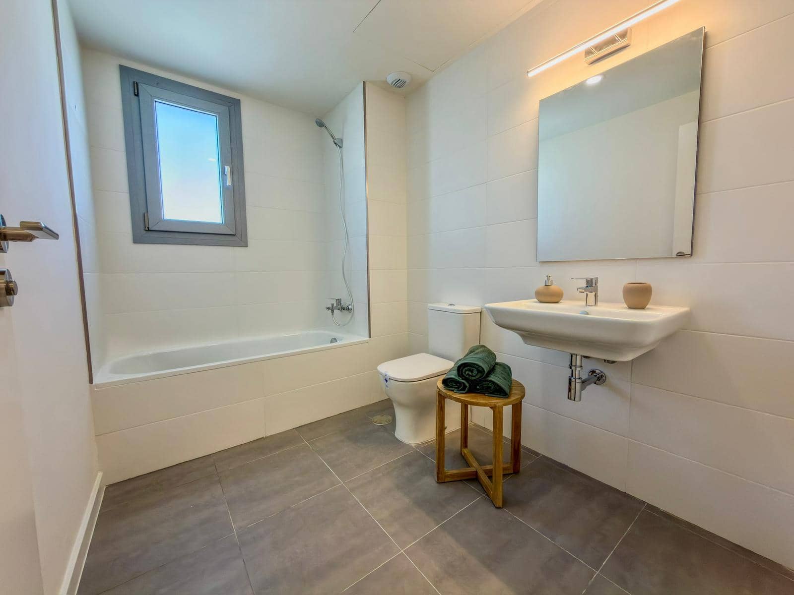 4 bedroom Penthouse for sale in Estepona with pool garage - € 564,000 (Ref: 9829820)