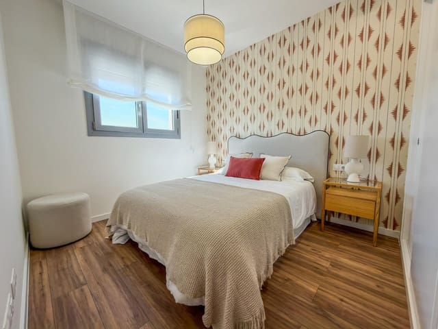 4 soverom Penthouse til salgs i Estepona med svømmebasseng garasje - € 564 000 (Ref: 9829820)