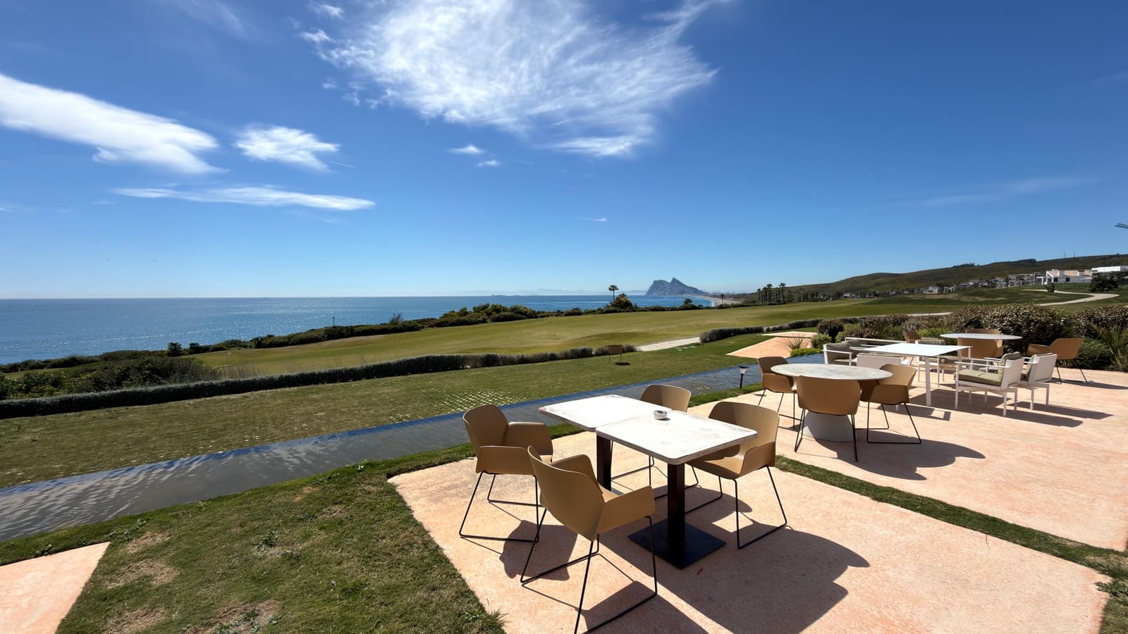 2 bedroom Apartment for sale in La Alcaidesa with pool garage - € 549,000 (Ref: 9829821)