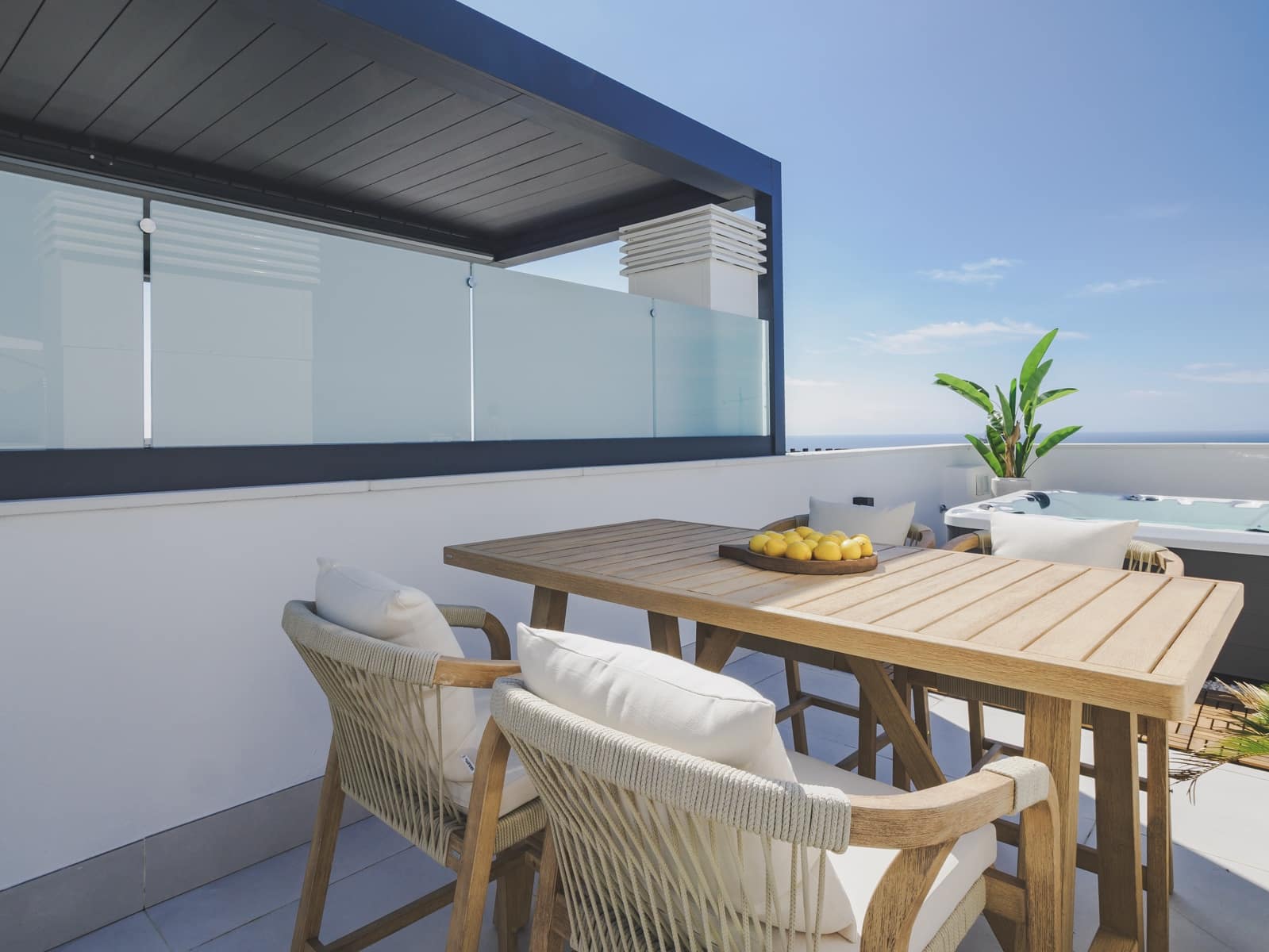 2 soveværelse Penthouse til salg i Fuengirola med swimmingpool garage - € 599.000 (Ref: 9829824)