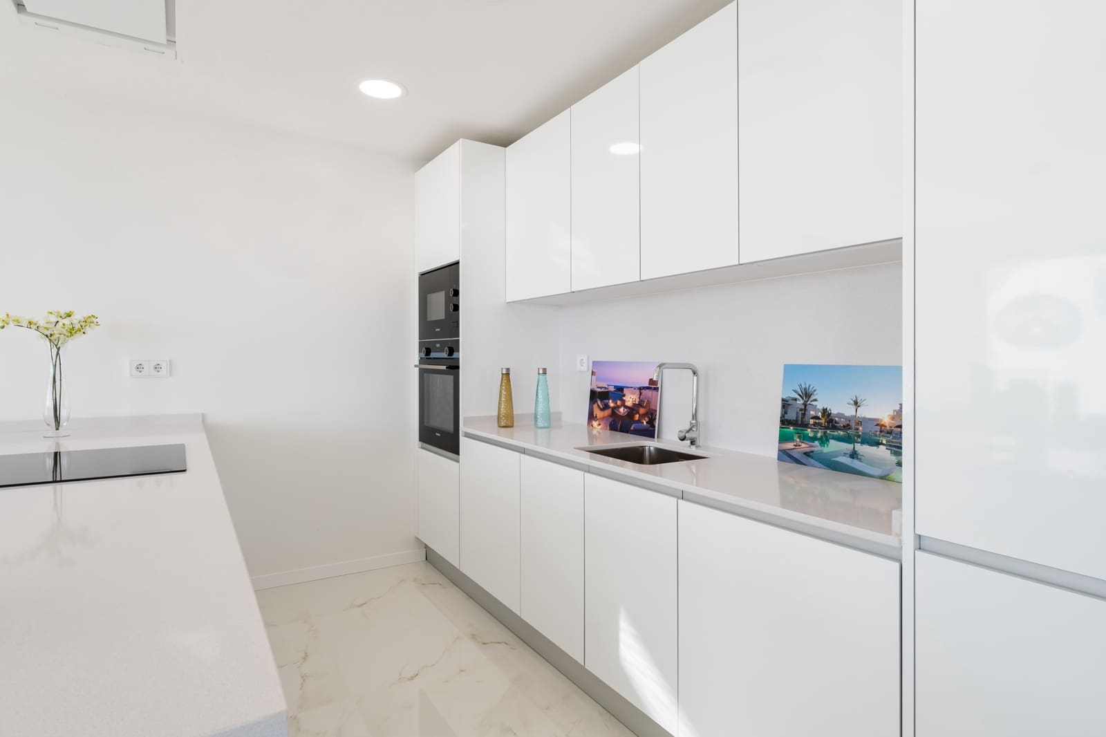 3 sypialnia Penthouse na sprzedaż w Estepona z basenem garażem - 725 000 € (Ref: 9829829)