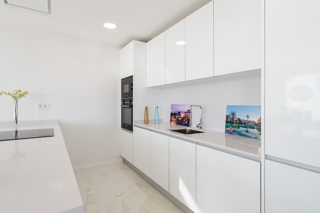 3 sypialnia Penthouse na sprzedaż w Estepona z basenem garażem - 725 000 € (Ref: 9829829)