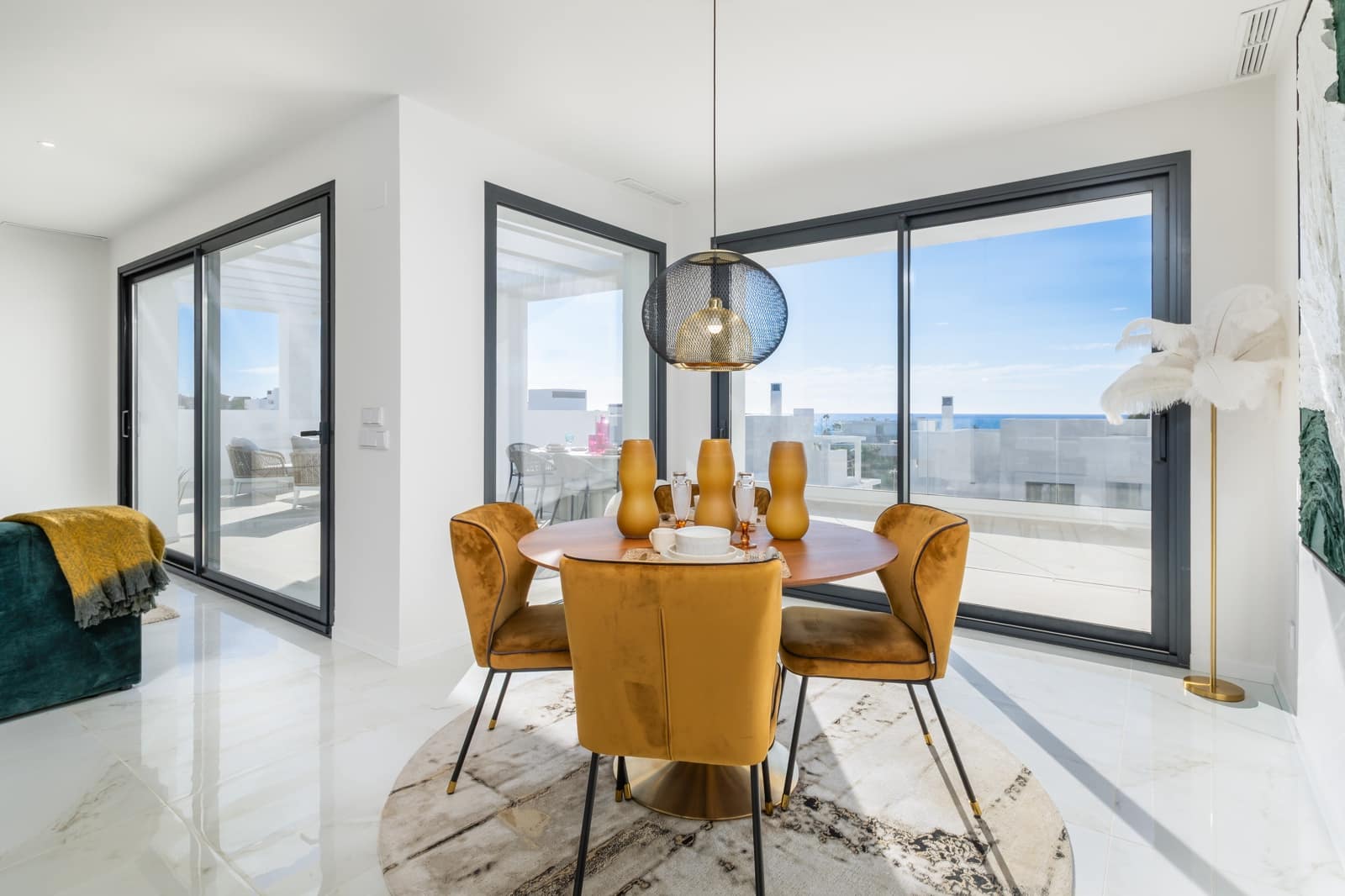 3 sypialnia Penthouse na sprzedaż w Estepona z basenem garażem - 725 000 € (Ref: 9829829)