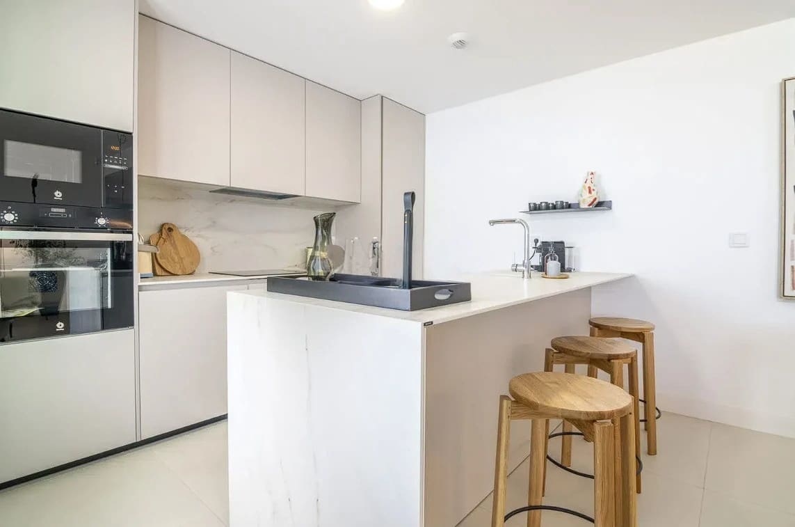 2 bedroom Apartment for sale in Fuengirola with pool garage - € 450,000 (Ref: 9861210)