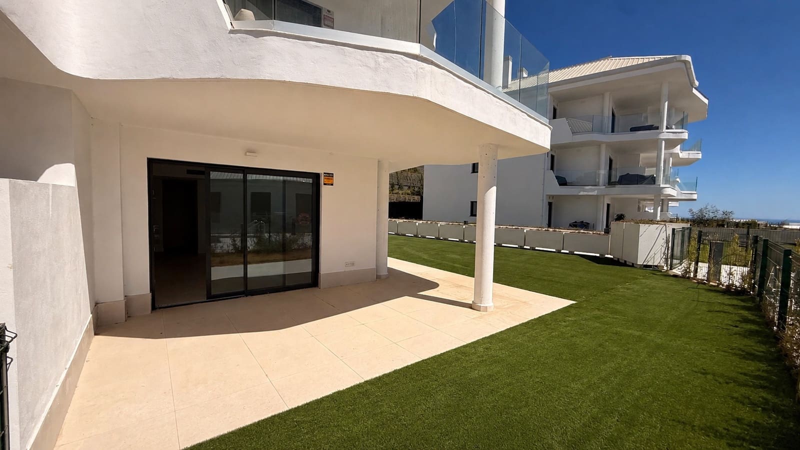 2 bedroom Apartment for sale in Fuengirola with pool garage - € 450,000 (Ref: 9861210)
