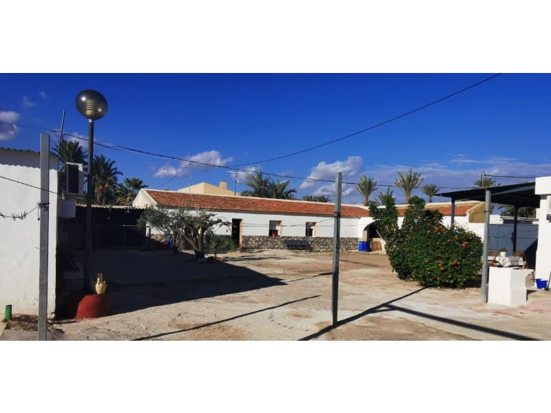 8 bedroom Finca/Country House for sale in Crevillente / Crevillent - € 320,000 (Ref: 9922684)
