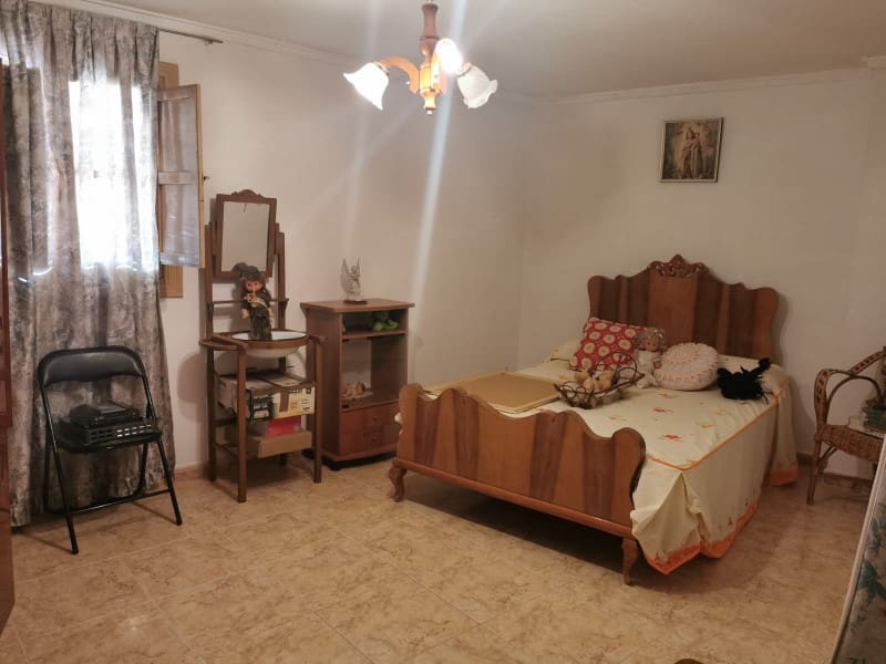 8 bedroom Finca/Country House for sale in Crevillente / Crevillent - € 320,000 (Ref: 9922684)