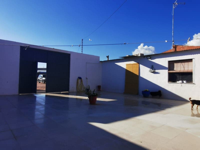 8 bedroom Finca/Country House for sale in Crevillente / Crevillent - € 320,000 (Ref: 9922684)