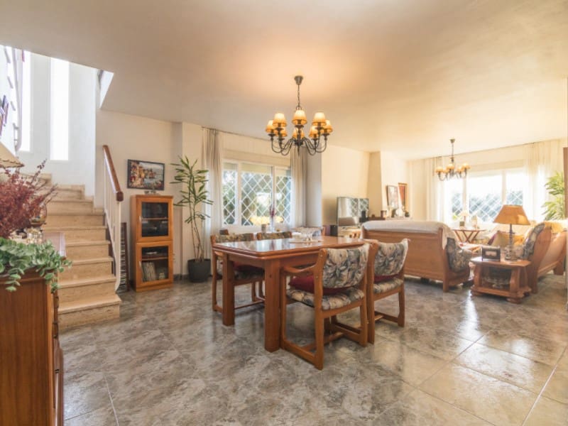 Chalet de 5 habitaciones en Elche / Elx en venta con piscina garaje - 677.000 € (Ref: 9931535)