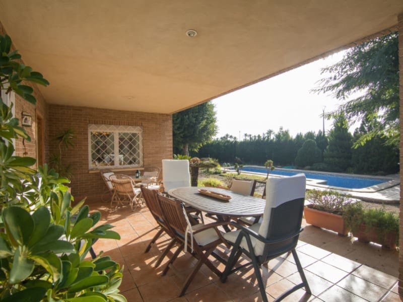 Chalet de 5 habitaciones en Elche / Elx en venta con piscina garaje - 677.000 € (Ref: 9931535)