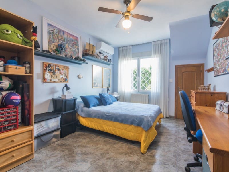 Chalet de 5 habitaciones en Elche / Elx en venta con piscina garaje - 677.000 € (Ref: 9931535)