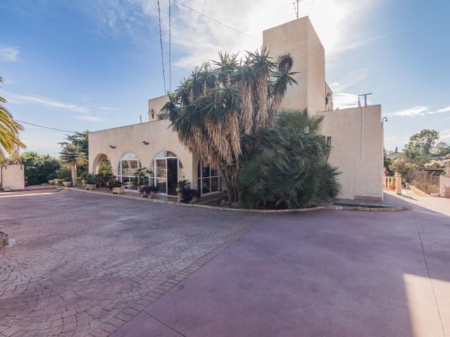 5 soveværelse Villa til salg i Peña de las Águilas, Elche / Elx med garage - € 448.000 (Ref: 9931537)