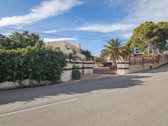 5 soveværelse Villa til salg i Peña de las Águilas, Elche / Elx med garage - € 448.000 (Ref: 9931537)