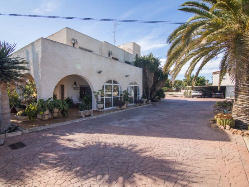 5 soveværelse Villa til salg i Elche / Elx med garage - € 448.000 (Ref: 9931537)