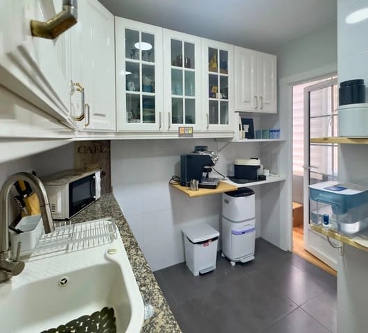 Apartamento de 3 habitaciones en Carolinas Bajas, Alicante / Alacant ciudad en venta con garaje - 220.000 € (Ref: 10007968)