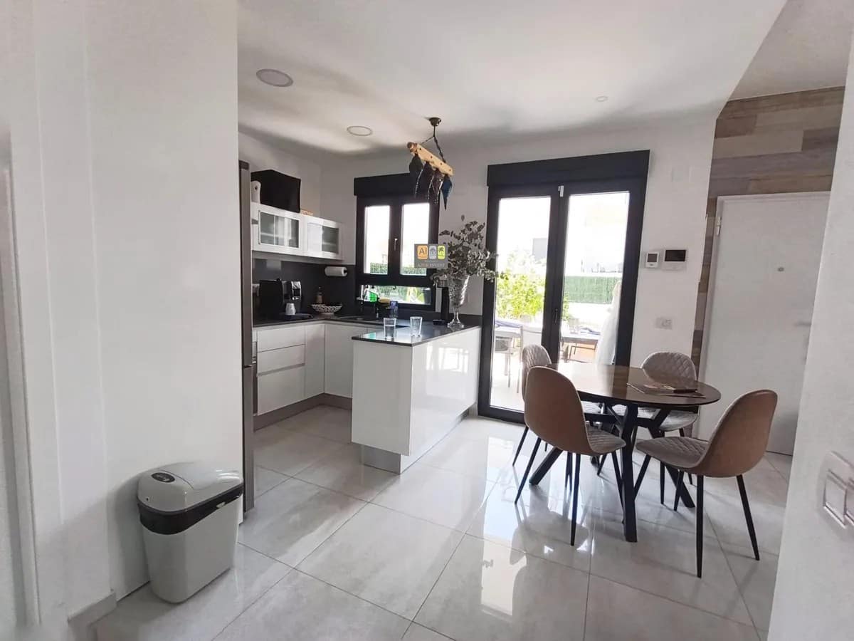 Maison de Ville de 3 chambres à louer à Polop avec piscine garage - 1 800 € (Ref: 10007976)