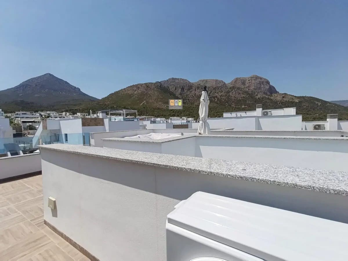 Maison de Ville de 3 chambres à louer à Polop avec piscine garage - 1 800 € (Ref: 10007976)