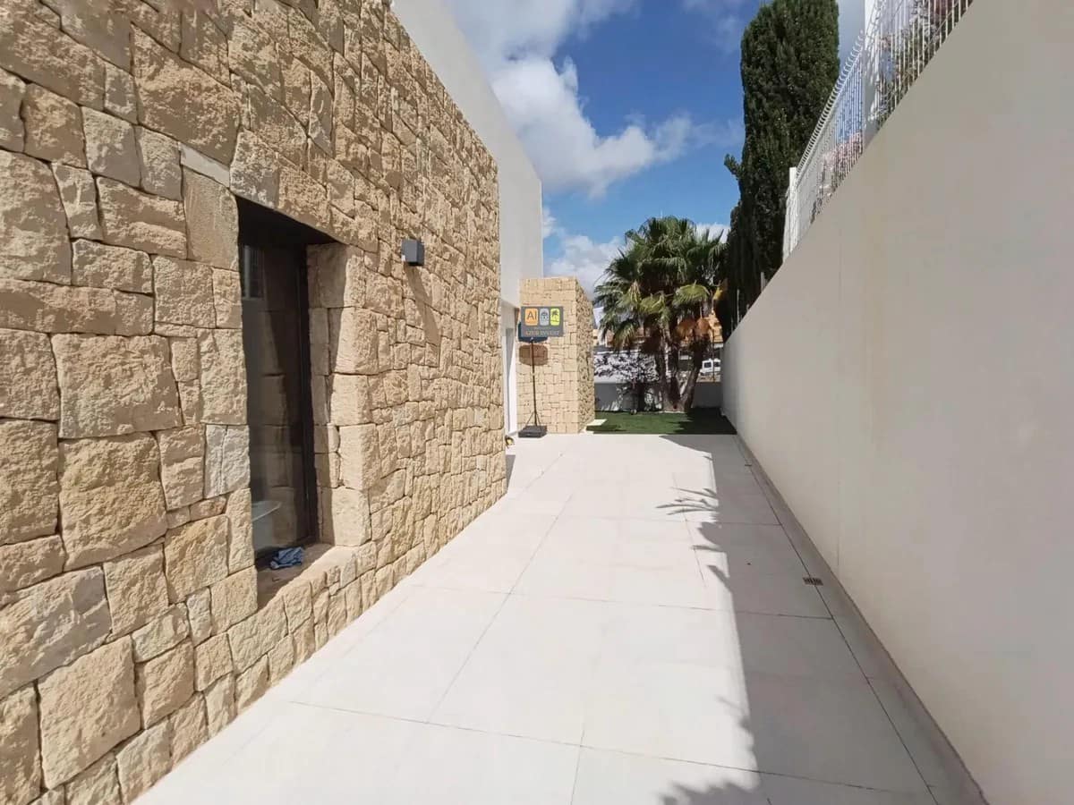 4 bedroom Bungalow for sale in Finestrat with pool garage - € 1,340,000 (Ref: 10007979)