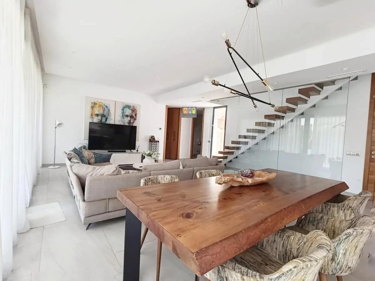 4 bedroom Bungalow for sale in Finestrat with pool garage - € 1,340,000 (Ref: 10007979)