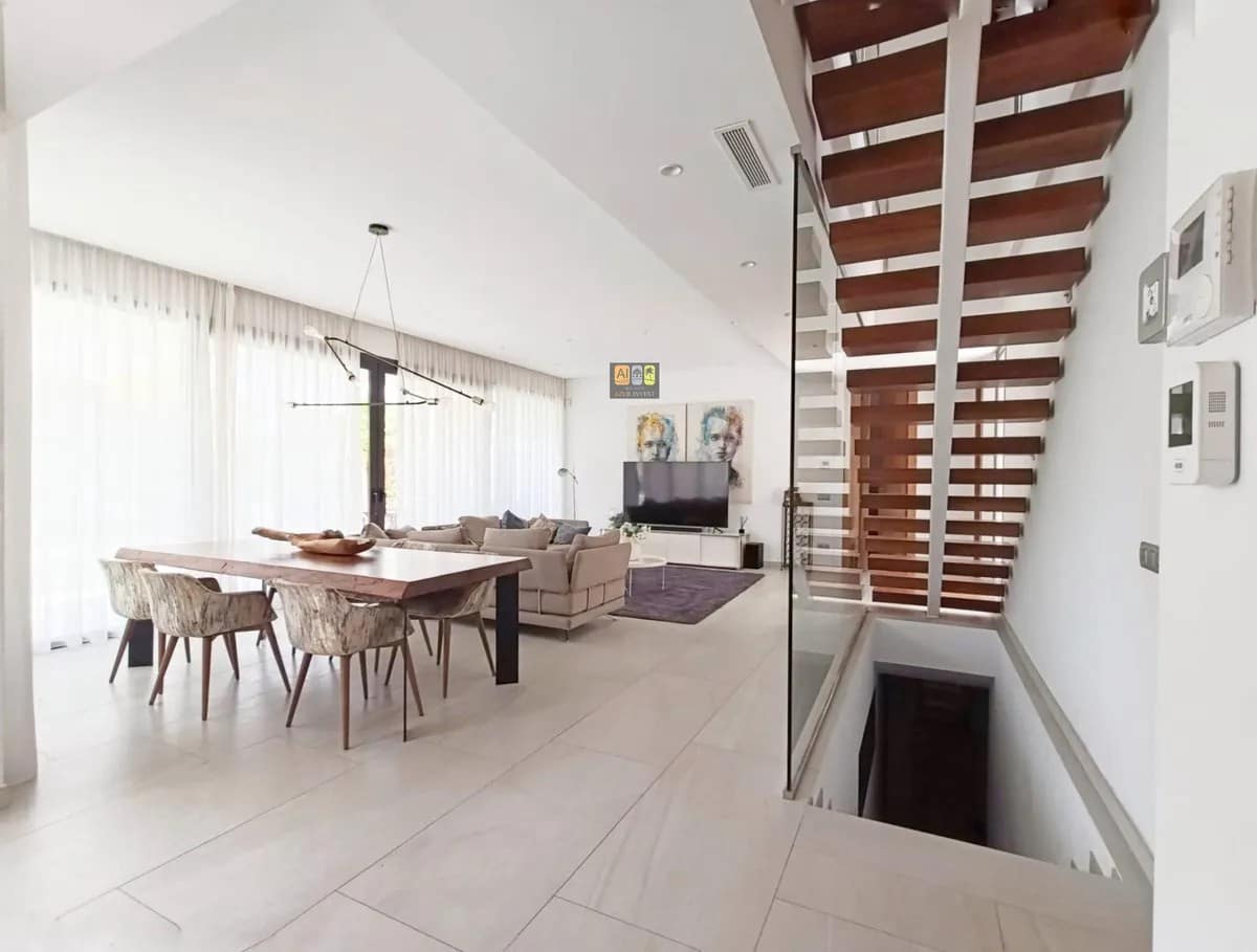 4 bedroom Bungalow for sale in Finestrat with pool garage - € 1,340,000 (Ref: 10007979)