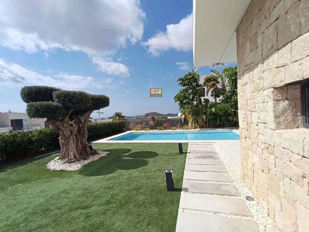 4 bedroom Bungalow for sale in Finestrat with pool garage - € 1,340,000 (Ref: 10007979)
