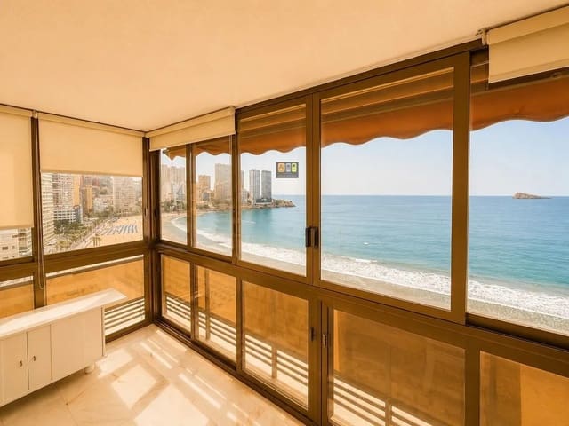 Apartamento de 2 habitaciones en Benidorm en venta con piscina garaje - 430.000 € (Ref: 10007985)