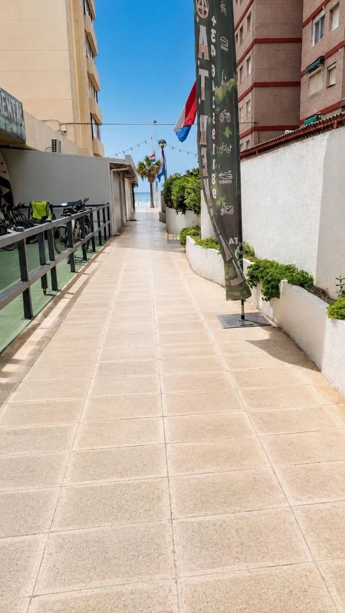 2 slaapkamer Appartement te koop in Benidorm met zwembad garage - € 430.000 (Ref: 10007985)