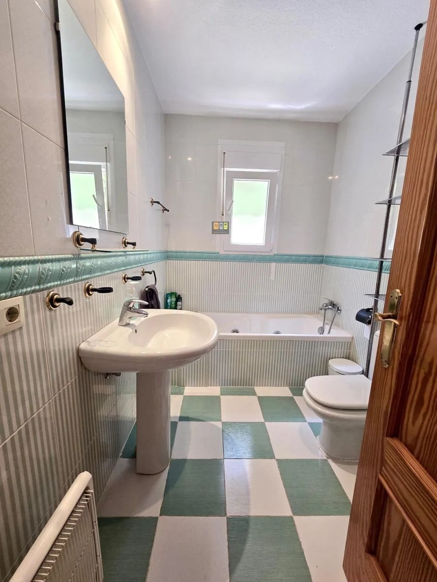 Maison de Ville de 3 chambres à louer à La Nucia avec piscine garage - 2 500 € (Ref: 10007989)