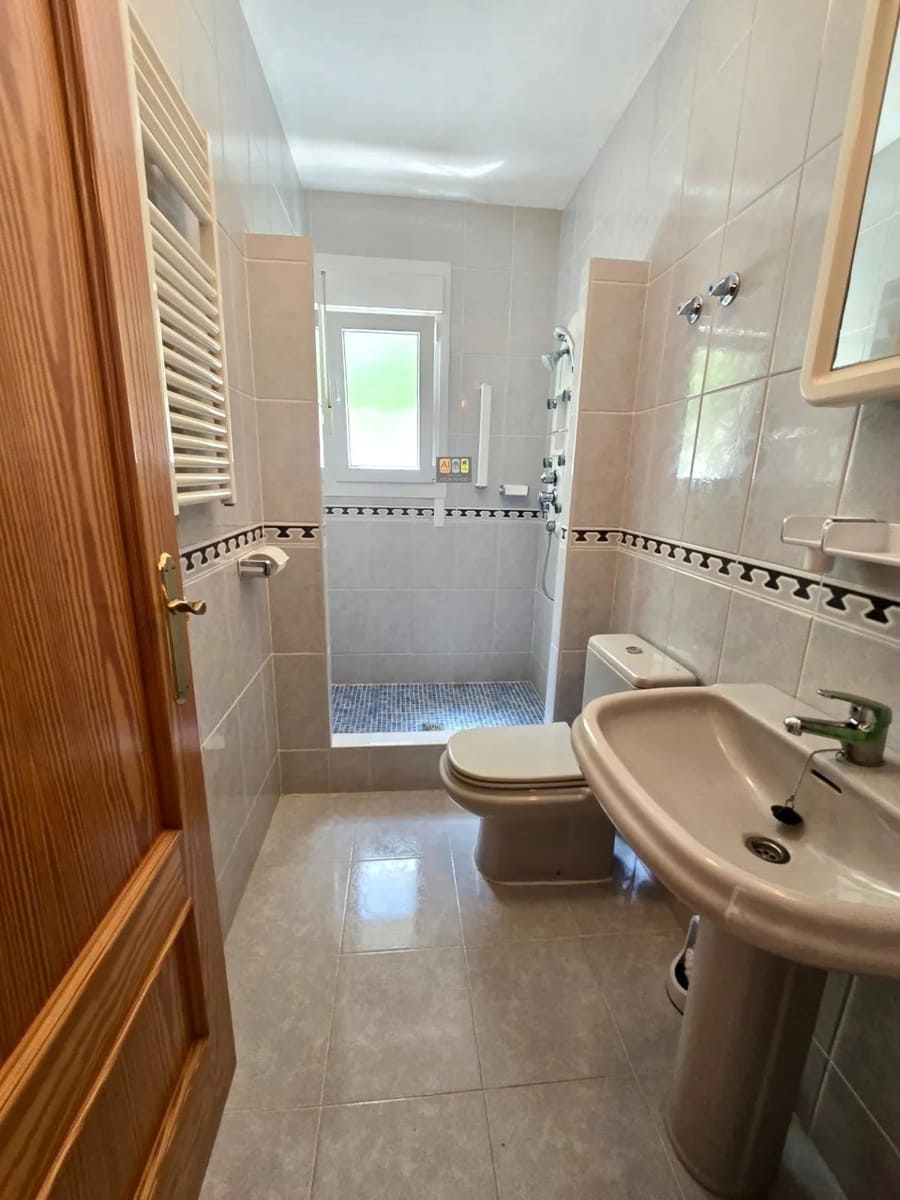 Maison de Ville de 3 chambres à louer à La Nucia avec piscine garage - 2 500 € (Ref: 10007989)