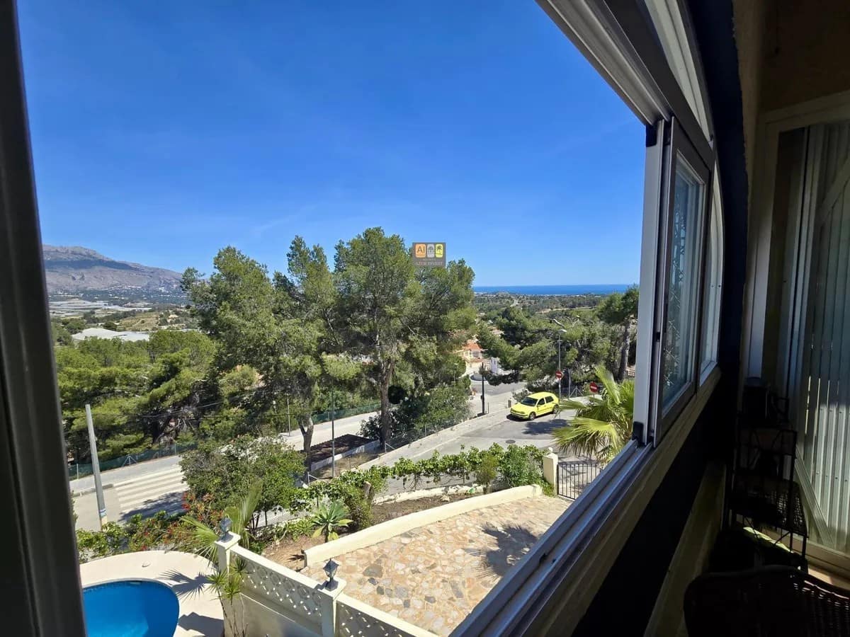 Maison de Ville de 3 chambres à louer à La Nucia avec piscine garage - 2 500 € (Ref: 10007989)