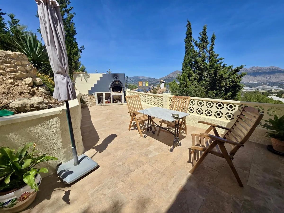 4 slaapkamer Villa te koop in La Nucia met zwembad garage - € 475.000 (Ref: 10007990)