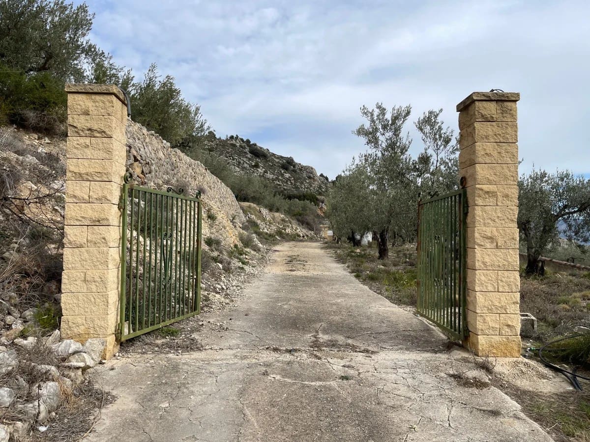 Finca/Country House for sale in Confrides with pool garage - € 150,000 (Ref: 10024796)