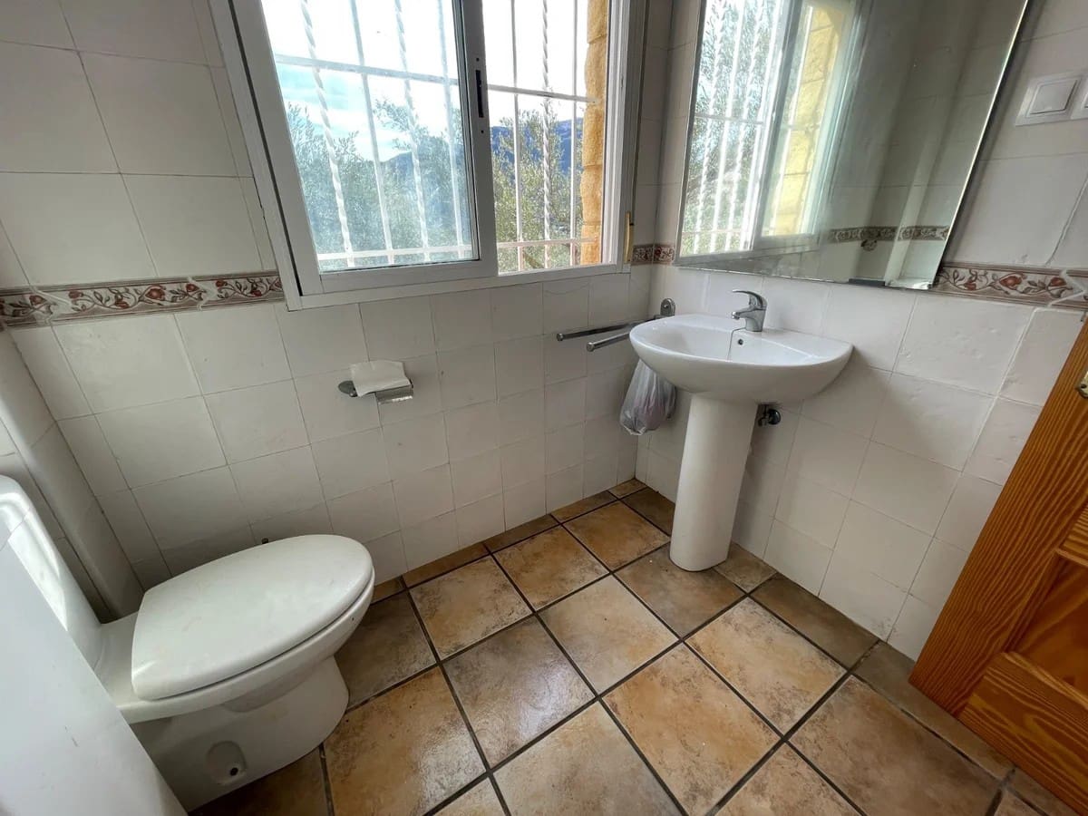 Finca/Country House for sale in Confrides with pool garage - € 150,000 (Ref: 10024796)