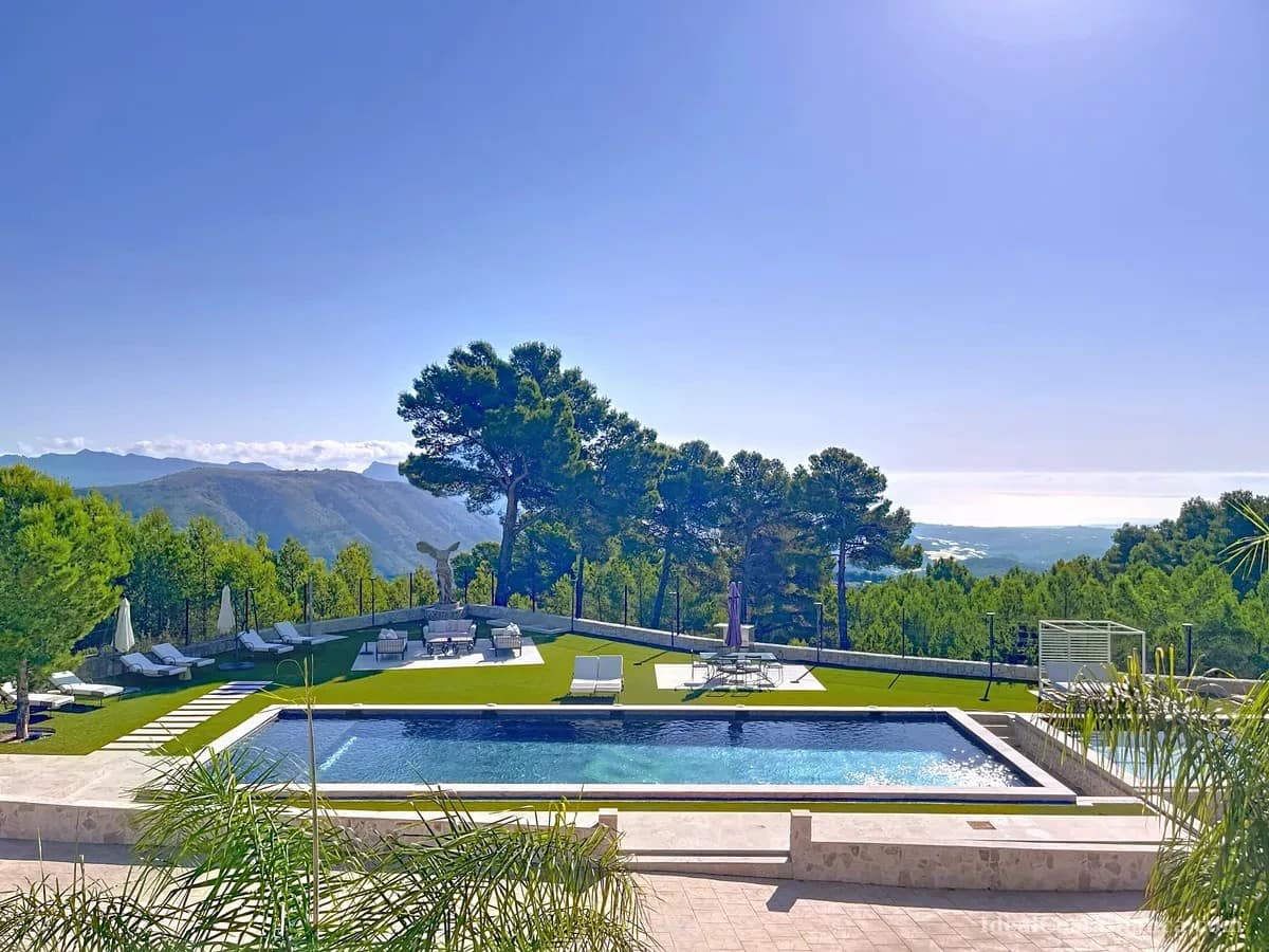 5 bedroom Villa for sale in Benimantell with pool garage - € 2,400,000 (Ref: 10039435)