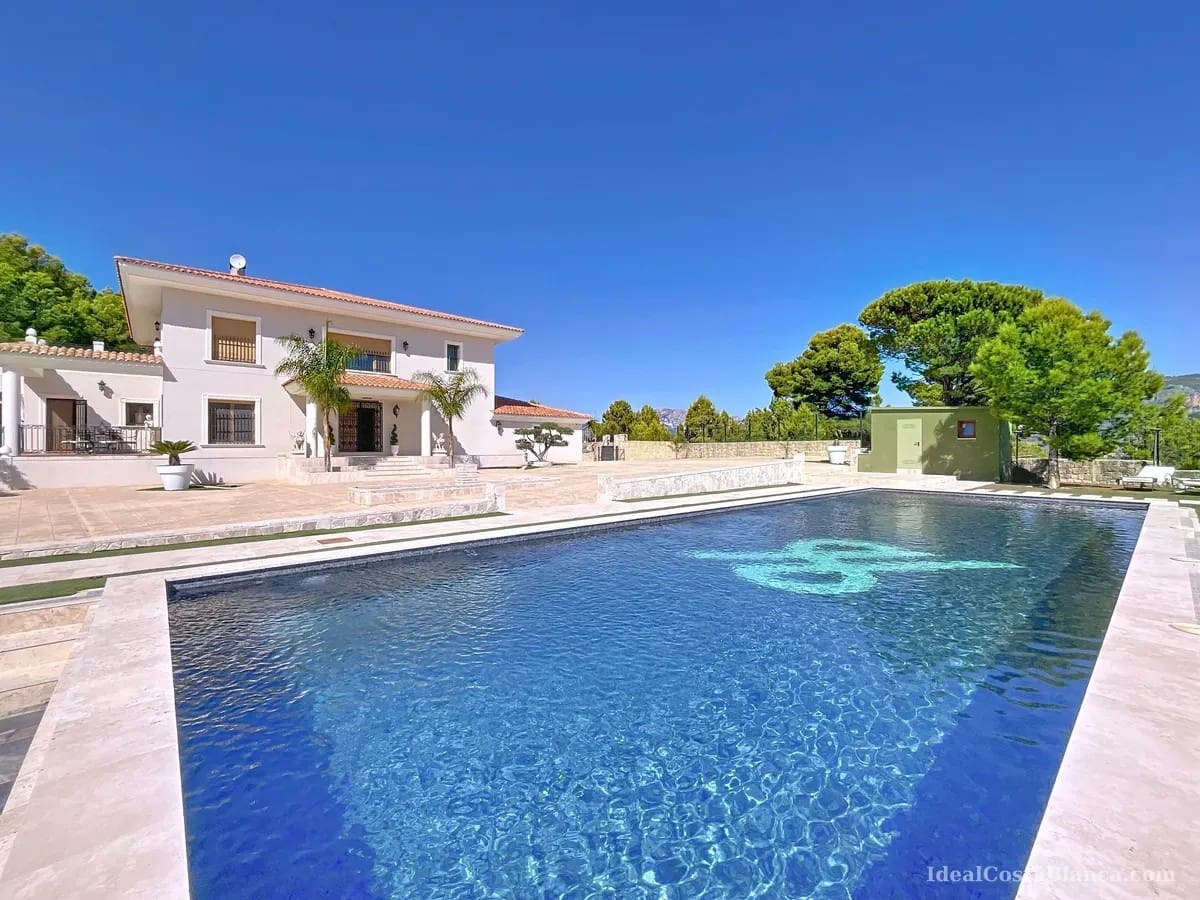 5 bedroom Villa for sale in Benimantell with pool garage - € 2,400,000 (Ref: 10039435)