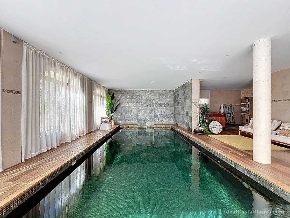 5 bedroom Villa for sale in Benimantell with pool garage - € 2,400,000 (Ref: 10039435)
